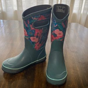 Gently used girls rain boots